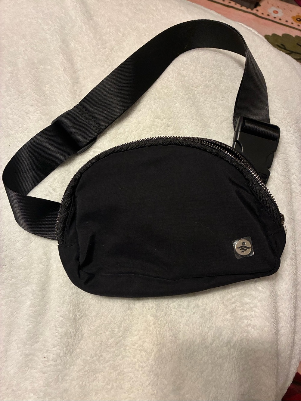 HALARA Black Crossbody/Fanny Pack with Wide Adjustable Strap